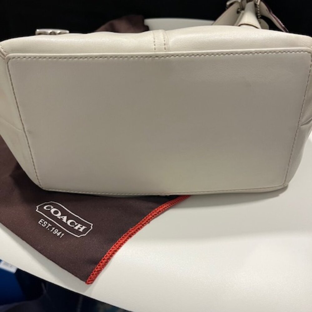 Coach Vintage Demi Legacy Handbag in Cream Leather H33 9566 - Picture 5 of 9